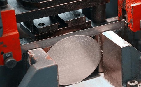 遂宁造成带锯条牙齿碎裂或折断的几点原因！